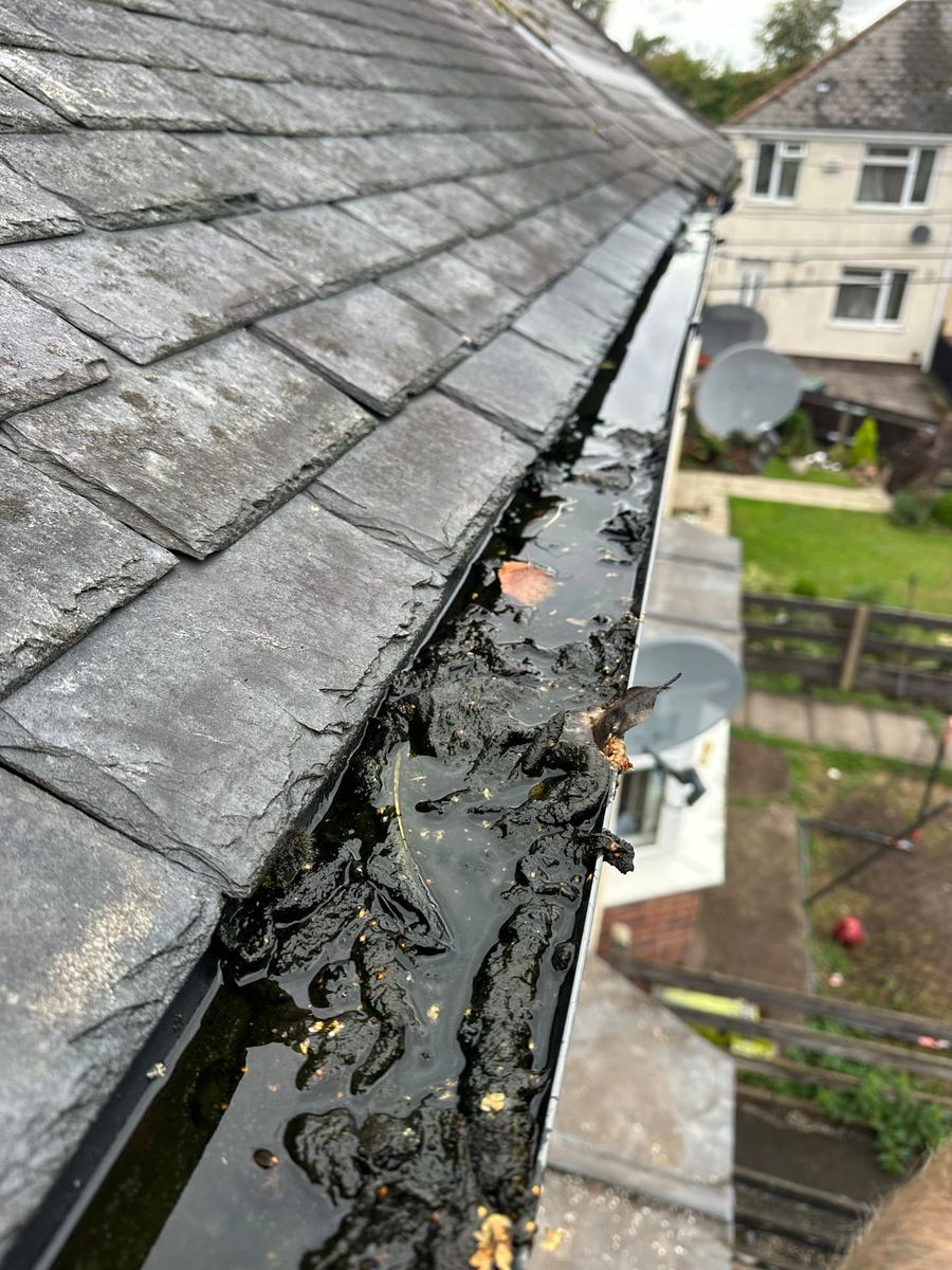 Blocked gutter from live camera inspection, comparison 9